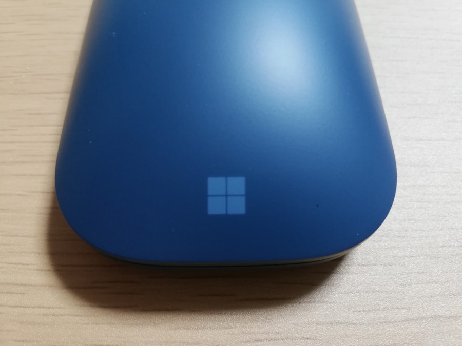 マウスの Surface ロゴのアップ（Windows ロゴ？）